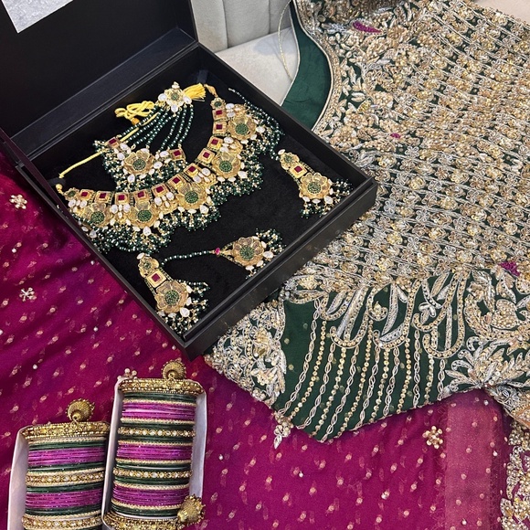 PAKISTANI/INDIAN WEDDING ATTIRE - Picture 3 of 5